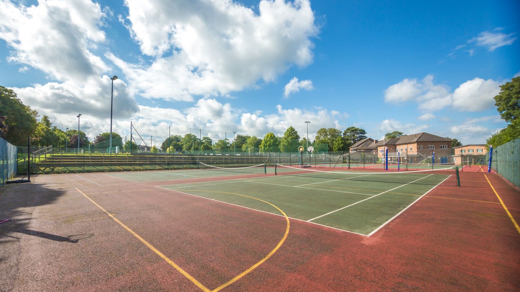 Спортивный лагерь бадминтон. Badminton School, Бристоль. Бадминтон скул в Англии. Badminton School территория. Badminton School | школа бадминтон Великобритания.